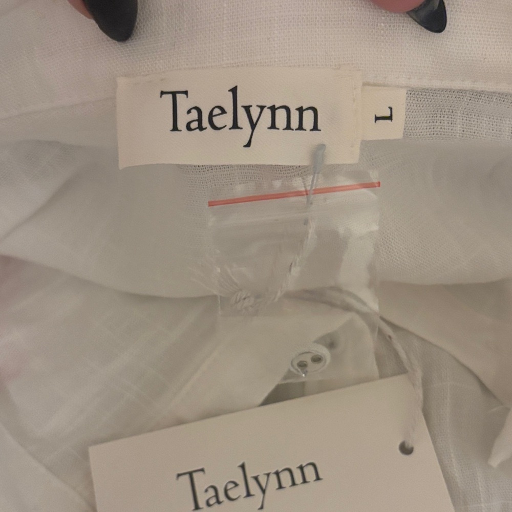Taelynn Lucky Stars White Button-Up Shirt with Red Embroidery-Size Large - Picture 6 of 7